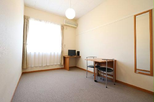 眺望　南向きで開放的な窓から日当たり良好なお部屋になります。