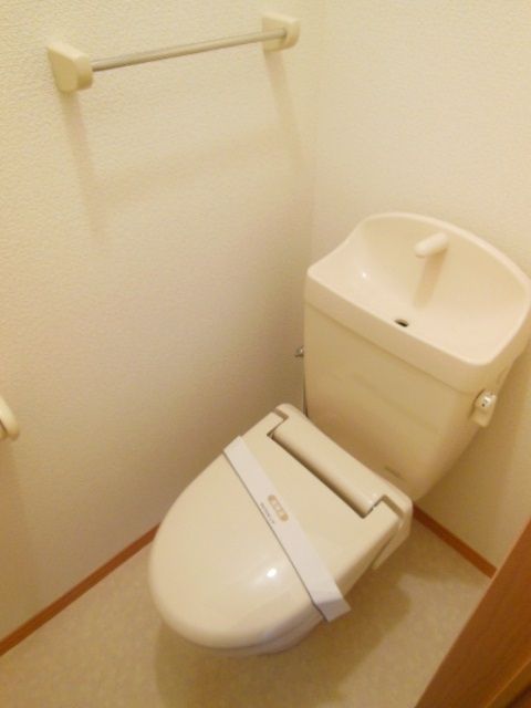 【八王子市四谷町のアパートのトイレ】