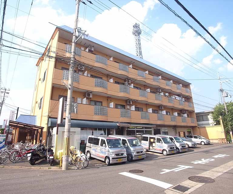 京都市南区吉祥院前河原町のマンションの建物外観