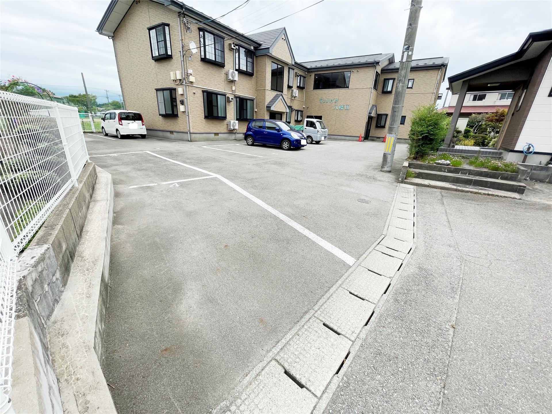 【サンハイツ八幡田の駐車場】