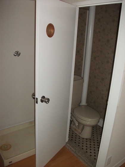 トイレ　別号室写真です