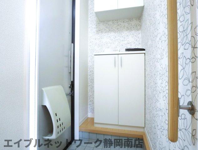 玄関　収納もある玄関です