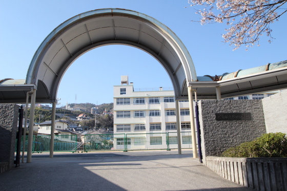 【広島市西区古江上のマンションの小学校】