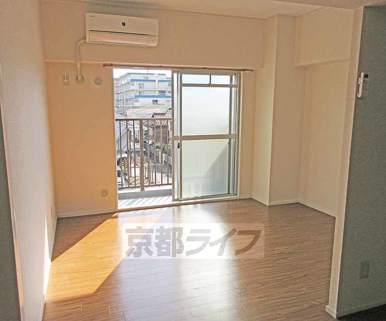 居室・リビング　開放的なリビング！１１帖の広さです・