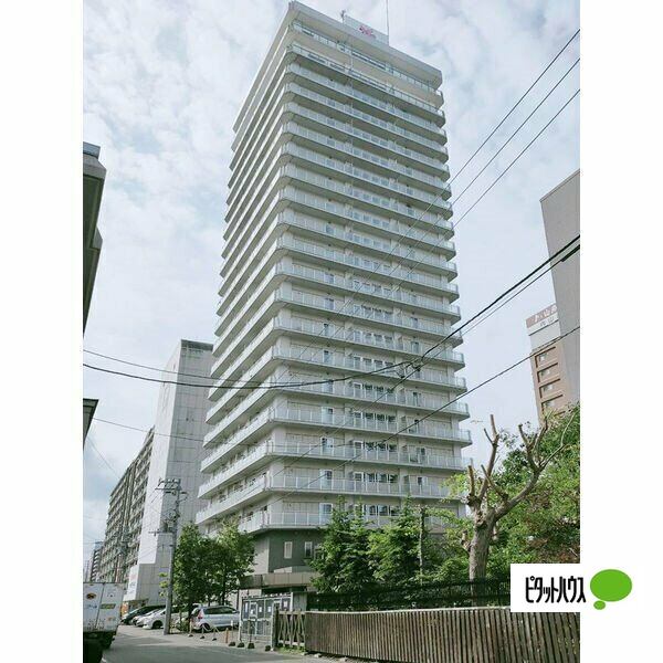 札幌市中央区南七条西のマンションの建物外観