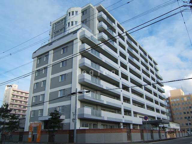 旭川市宮下通のマンションの建物外観