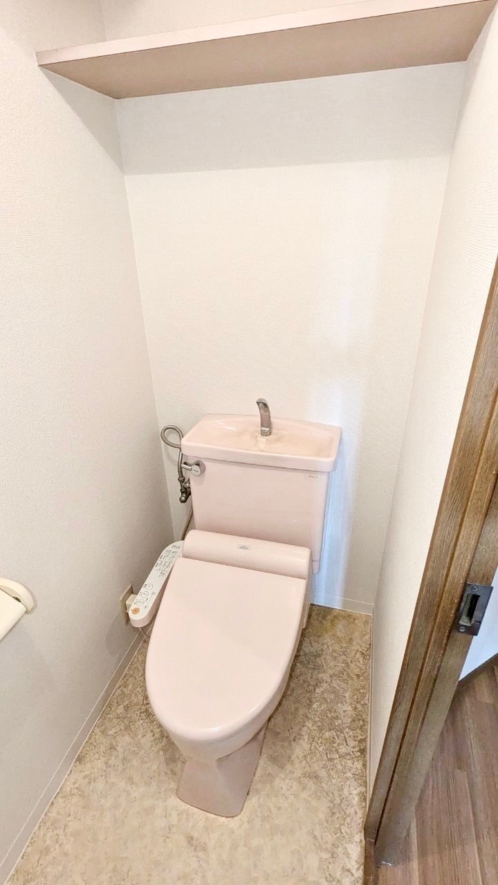 トイレ　温水洗浄便座付きトイレ