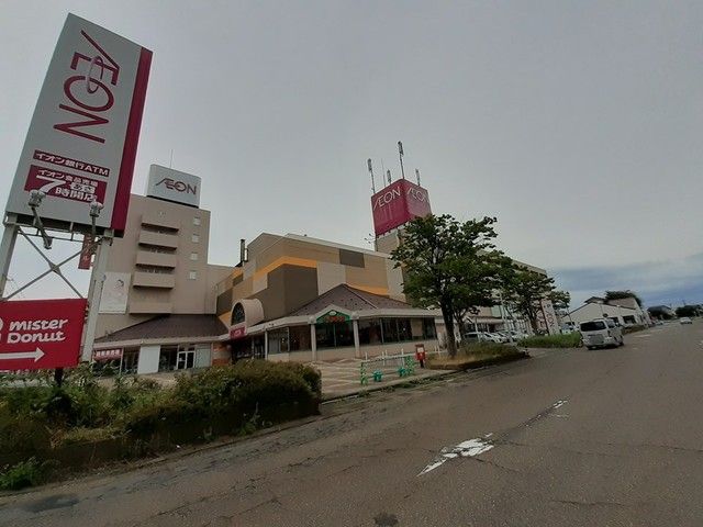 【燕市井土巻のアパートのショッピングセンター】