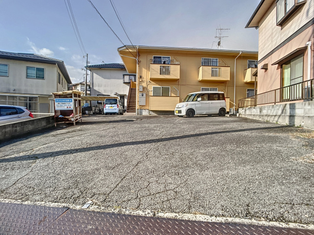 【アーバーハウス吉田A棟の駐車場】