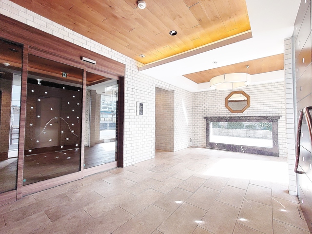 エントランス　オートロック・宅配ＢＯＸ・ＥＶ付き