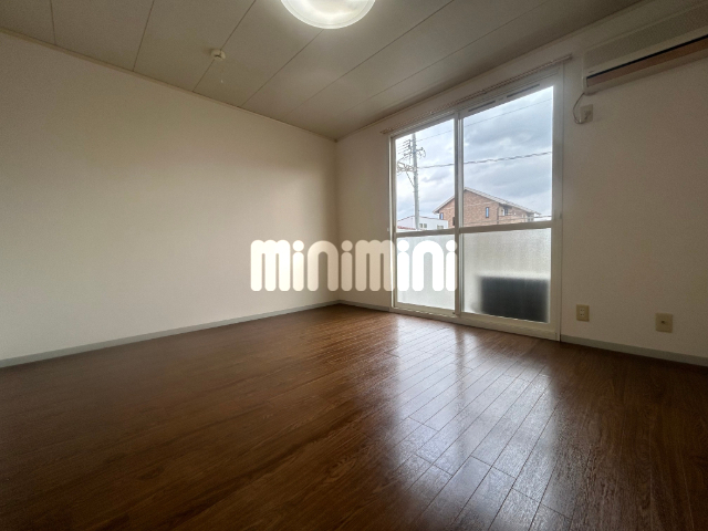 居室・リビング　収納のある洋間