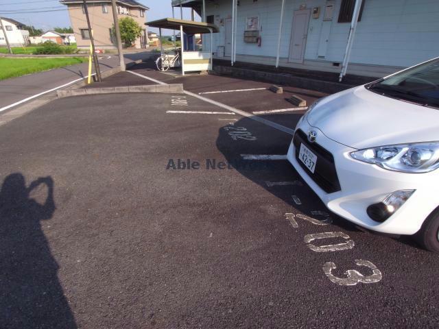 【関市肥田瀬のアパートの駐車場】