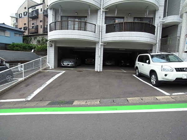 【長崎市坂本のマンションの駐車場】