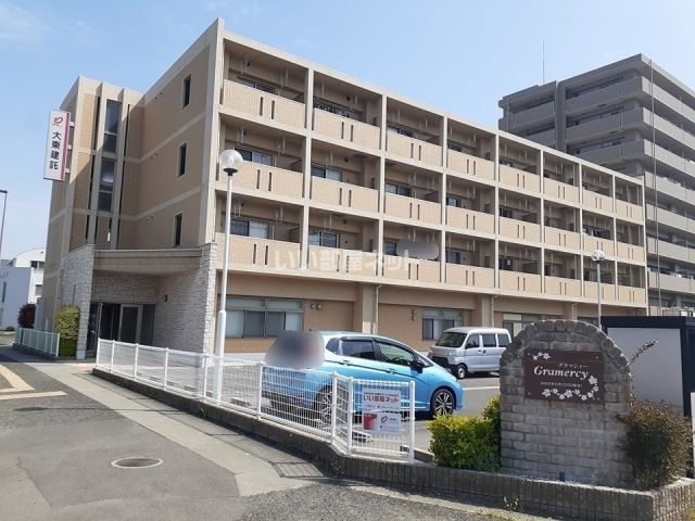 高松市伏石町のマンションの建物外観