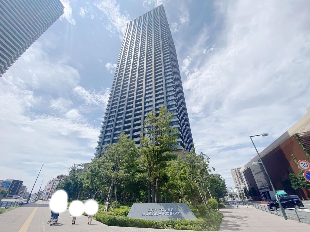 川崎市中原区市ノ坪のマンションの建物外観