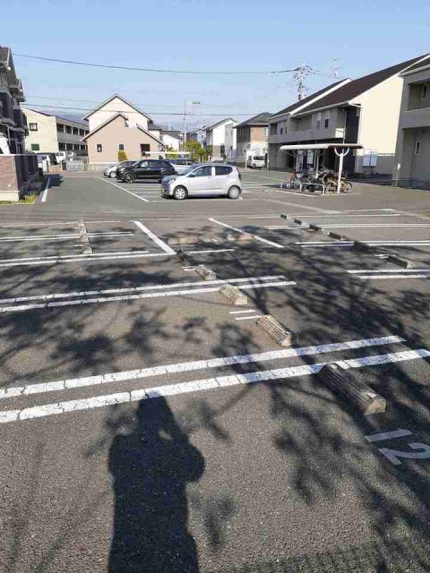 【ムーンヴェルジュＣの駐車場】