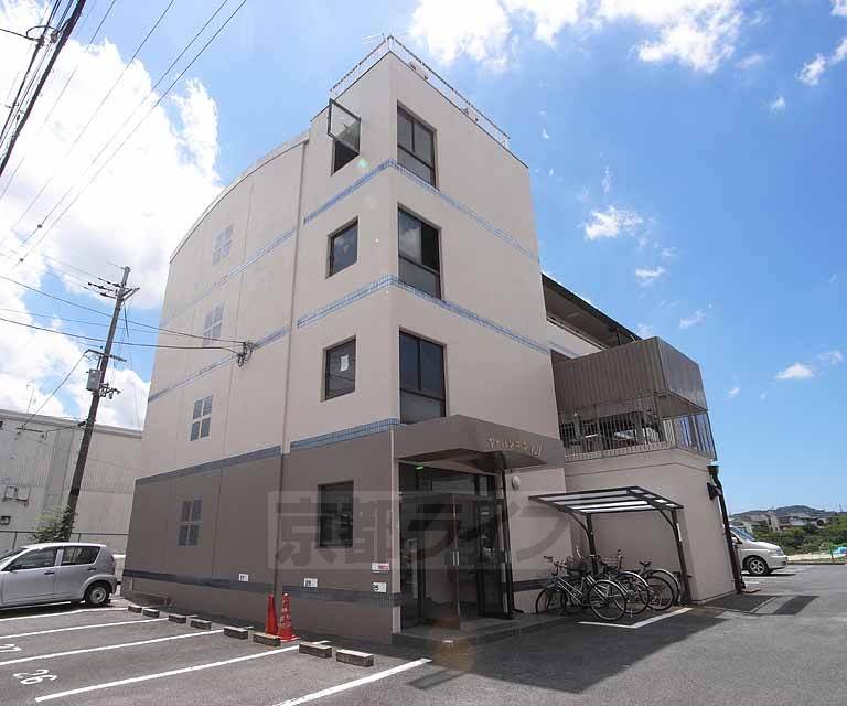 京都市伏見区淀新町のマンションの建物外観