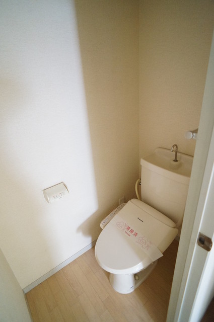 トイレ　温水洗浄便座付のトイレです！
