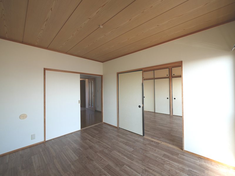 居室・リビング　南側洋室