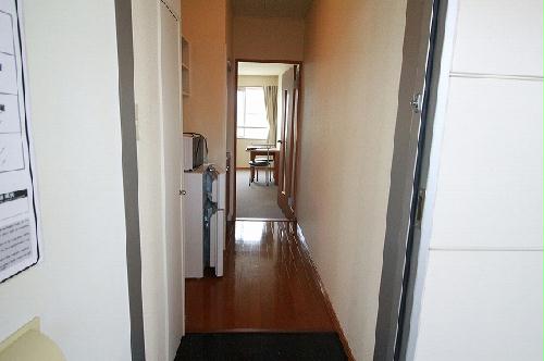 玄関　備品や設備仕様は号室等により異なります現地をご確認下さい。