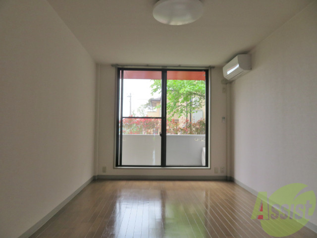 居室・リビング　白基調のお部屋は、部屋が明るく広く感じますね。