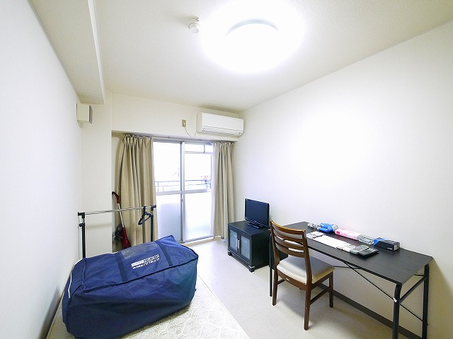 居室・リビング　明るい洋室です。