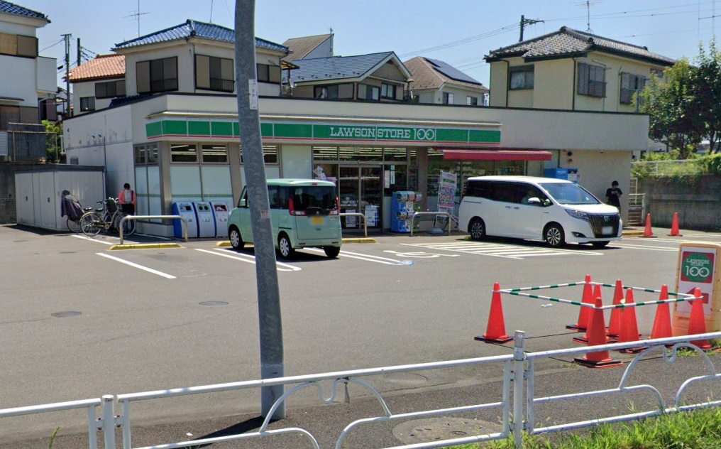コンビニ　ローソンストア100東久留米八幡町二丁目店（コンビニ）まで220m