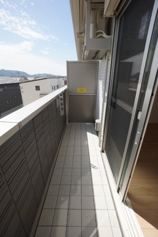 バルコニー　お洗濯にも便利なバルコニー付き