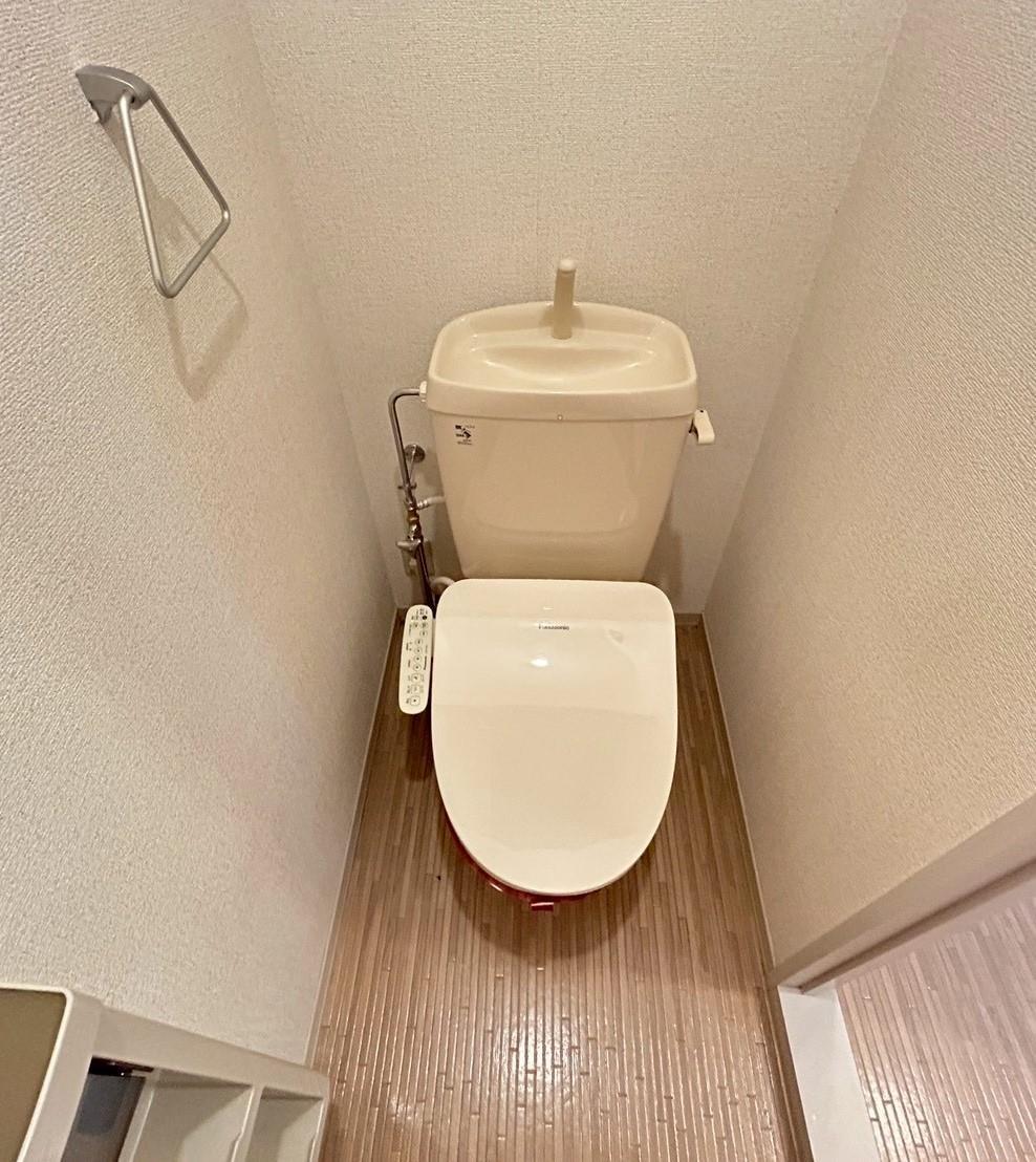 トイレ　温水洗浄暖房便座付トイレ