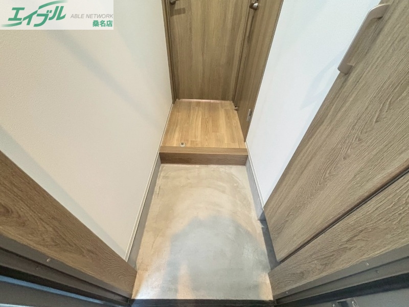 玄関　同タイプ部屋写真です。