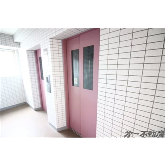 ロビー　エレベータ