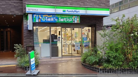 コンビニ　ファミリーマート 登戸駅西店（コンビニ）まで4m