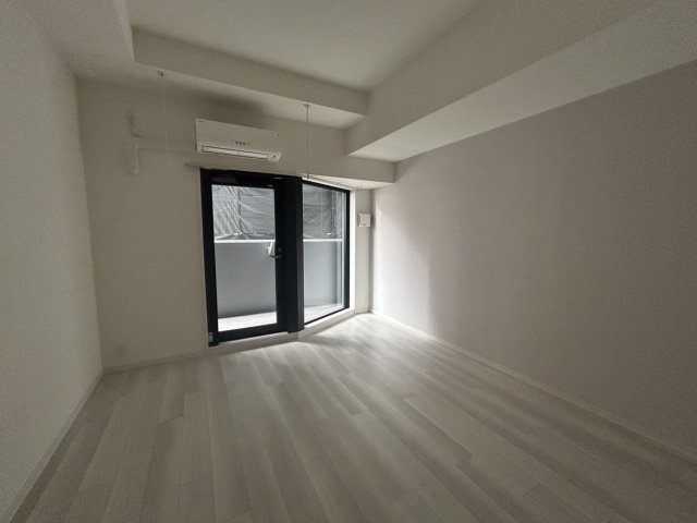 居室・リビング　同物件別室です。