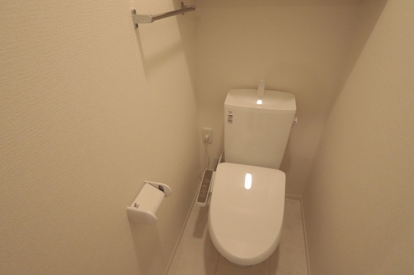トイレ　温水シャワー付きトイレです