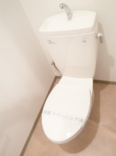 東急田園都市線 三軒茶屋駅 徒歩9分 10階建 築22年のトイレ写真