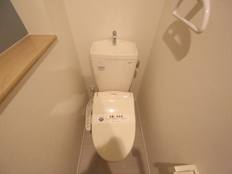 トイレ　温水洗浄暖房便座付トイレ