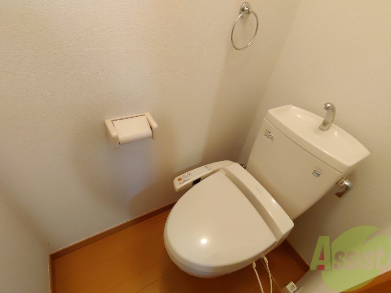 トイレ　トイレはウォシュレット付き温水洗浄便座なので快適です。