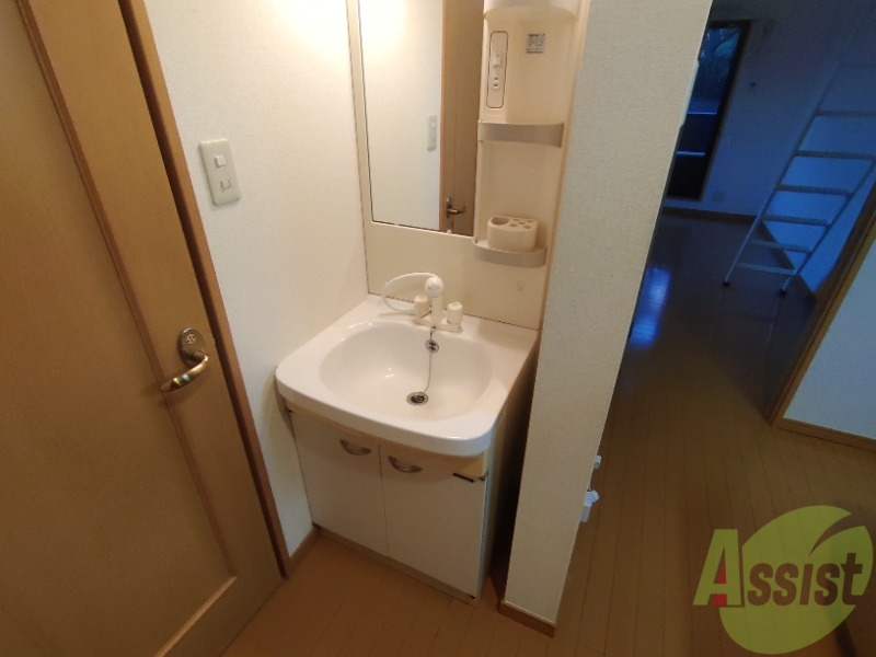 洗面設備　独立洗面台なので朝の身支度も快適になります。