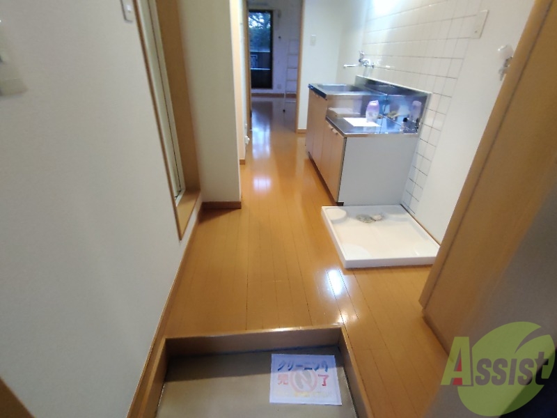 玄関　玄関はこのようになっていて、広々しています。