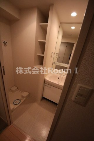 洗面設備　明るい洗面所です