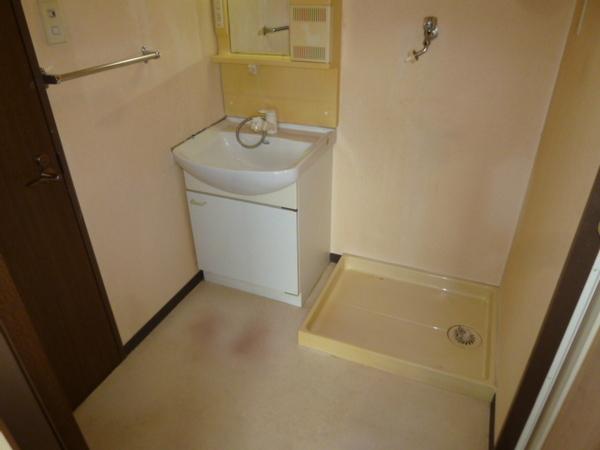 洗面設備　シャンドレ台が入っています！