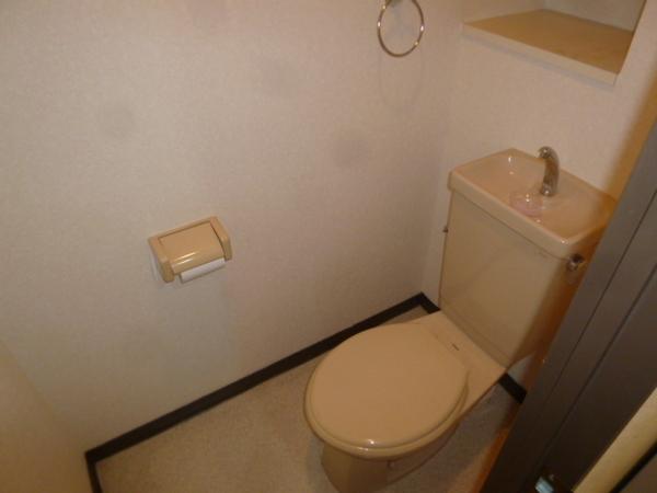 トイレ　窮屈なく快適にご利用出来ますよ！