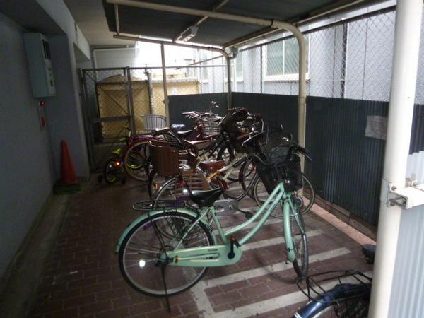 その他　屋根付き駐輪場もあります！