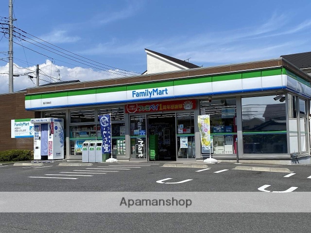 コンビニ　ファミリーマート（コンビニ）まで198m