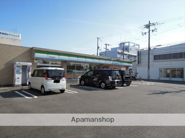 コンビニ　ファミリーマート（コンビニ）まで456m