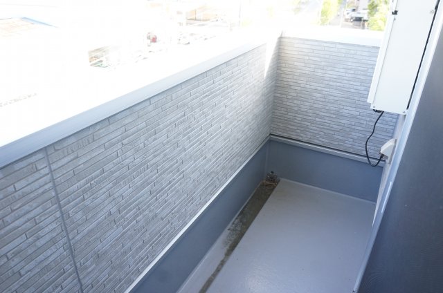 バルコニー　バルコニーからの眺めを楽しみながら食事をしませんか