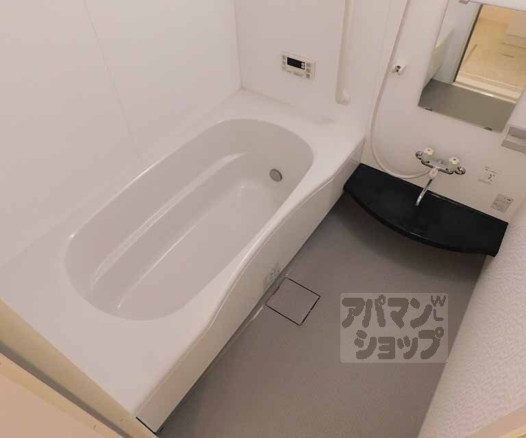 バス・シャワールーム　大きなお風呂です