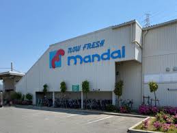 スーパー　万代高槻春日店（スーパー）まで718m