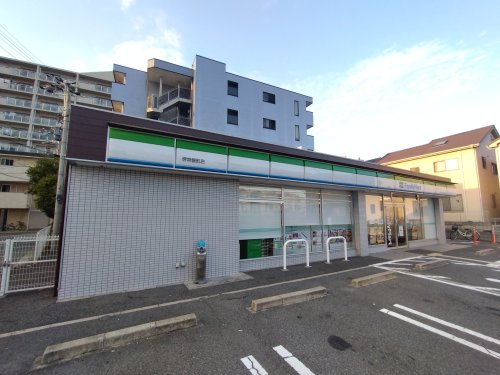 コンビニ　ファミリーマート 堺錦綾町店（コンビニ）まで69m