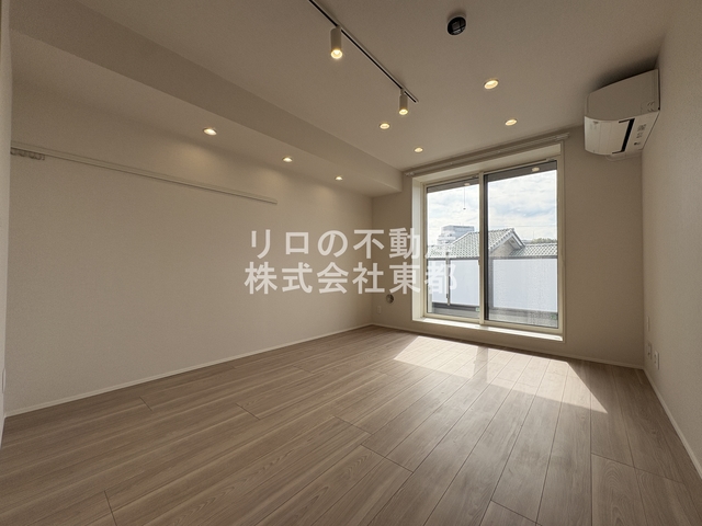 居室・リビング　広いリビングでゆったりくつろげる憩いの空間♪